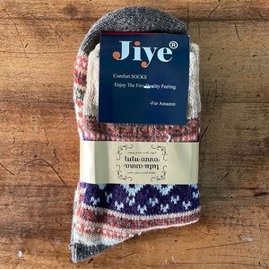 ✨3/$15✨NWT Fuzzy Socks with Pattern